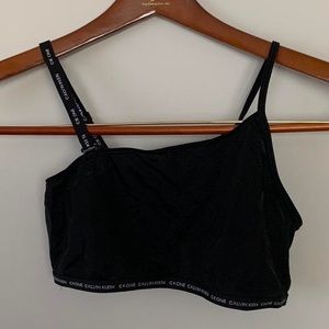 m calvin klein mesh bra
thin material
brand new
can be sized down